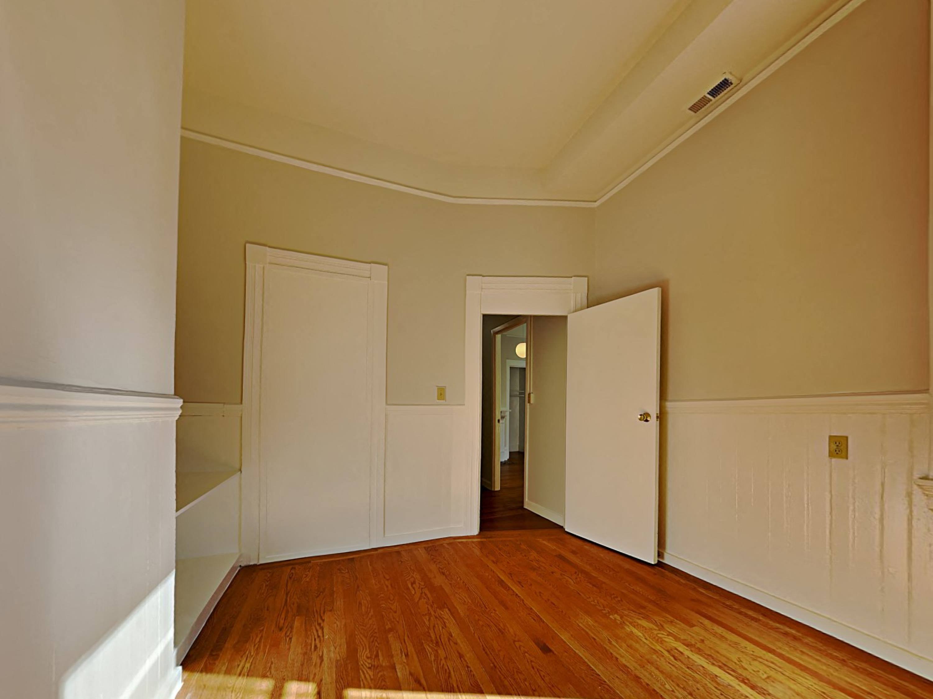 343-7 Pierce photo 3